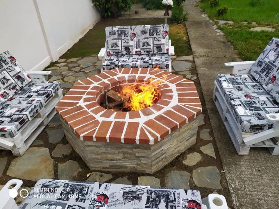 Family Hotel Malibu Τσερνομόρετς Εξωτερικό φωτογραφία