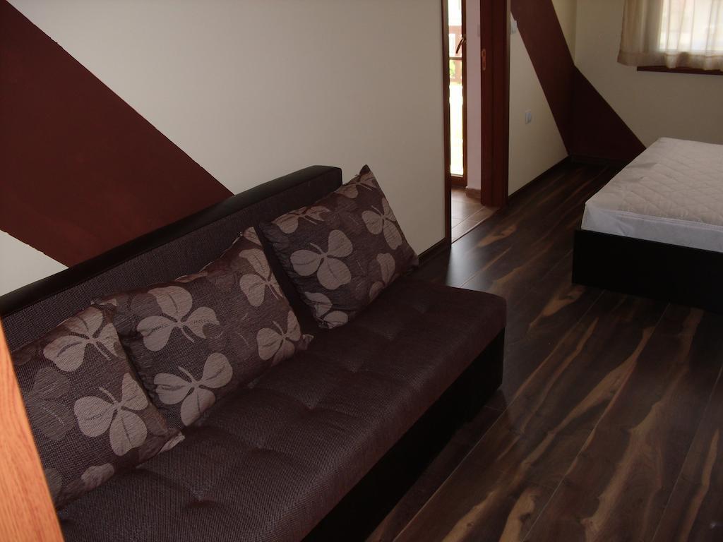 Family Hotel Malibu Τσερνομόρετς Δωμάτιο φωτογραφία