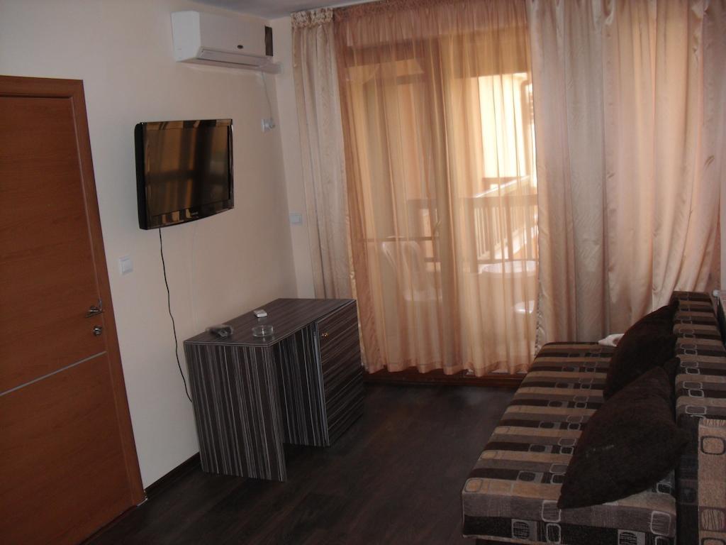Family Hotel Malibu Τσερνομόρετς Δωμάτιο φωτογραφία